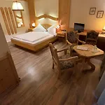 Alpenrose Hotel 3*