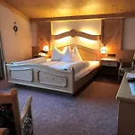 Alpenrose Hotel 3*