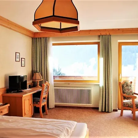 Alpenrose Hotel 3*