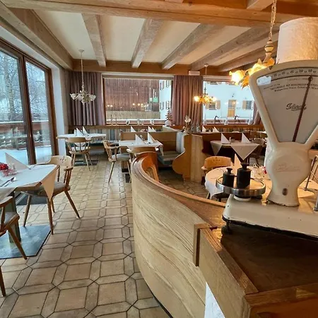 Alpenrose Hotel 3*